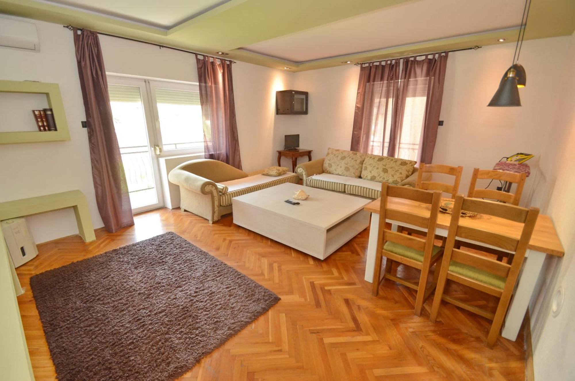 Bugi Apartment Kotor Luaran gambar