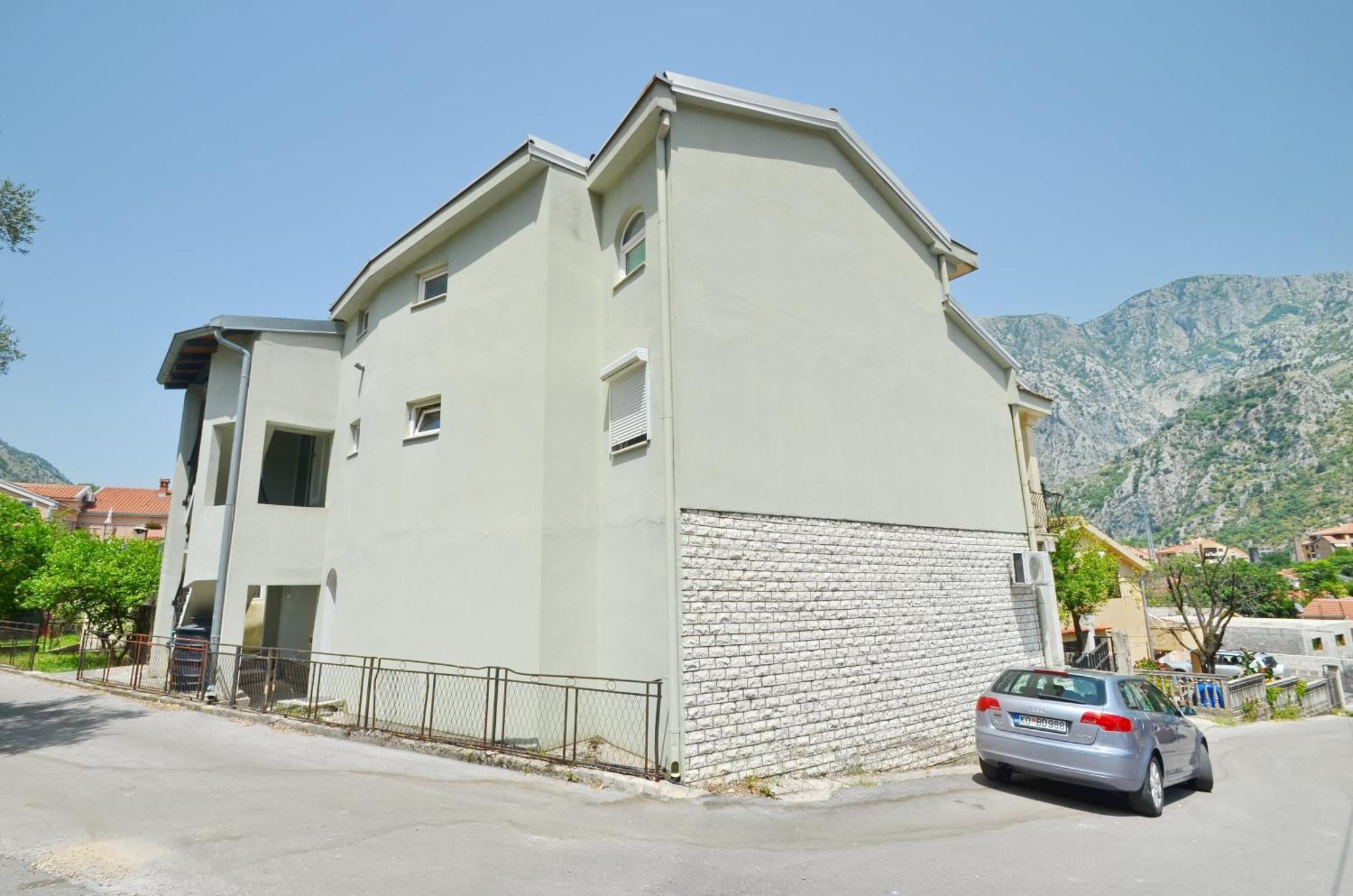 Bugi Apartment Kotor Luaran gambar