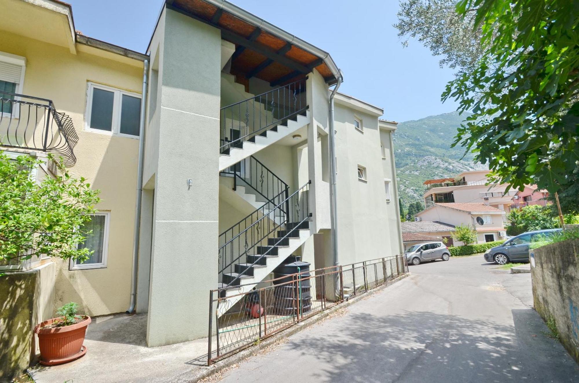 Bugi Apartment Kotor Luaran gambar