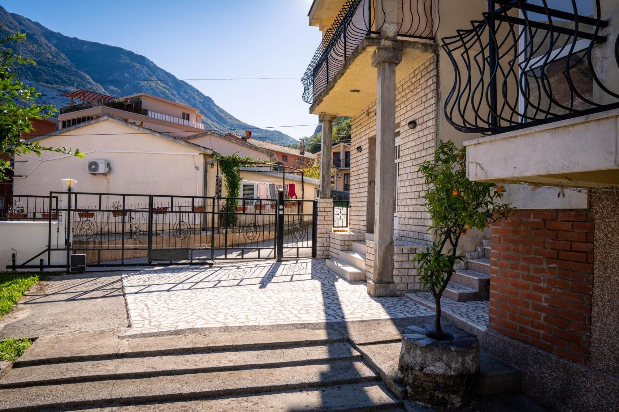 Bugi Apartment Kotor Luaran gambar