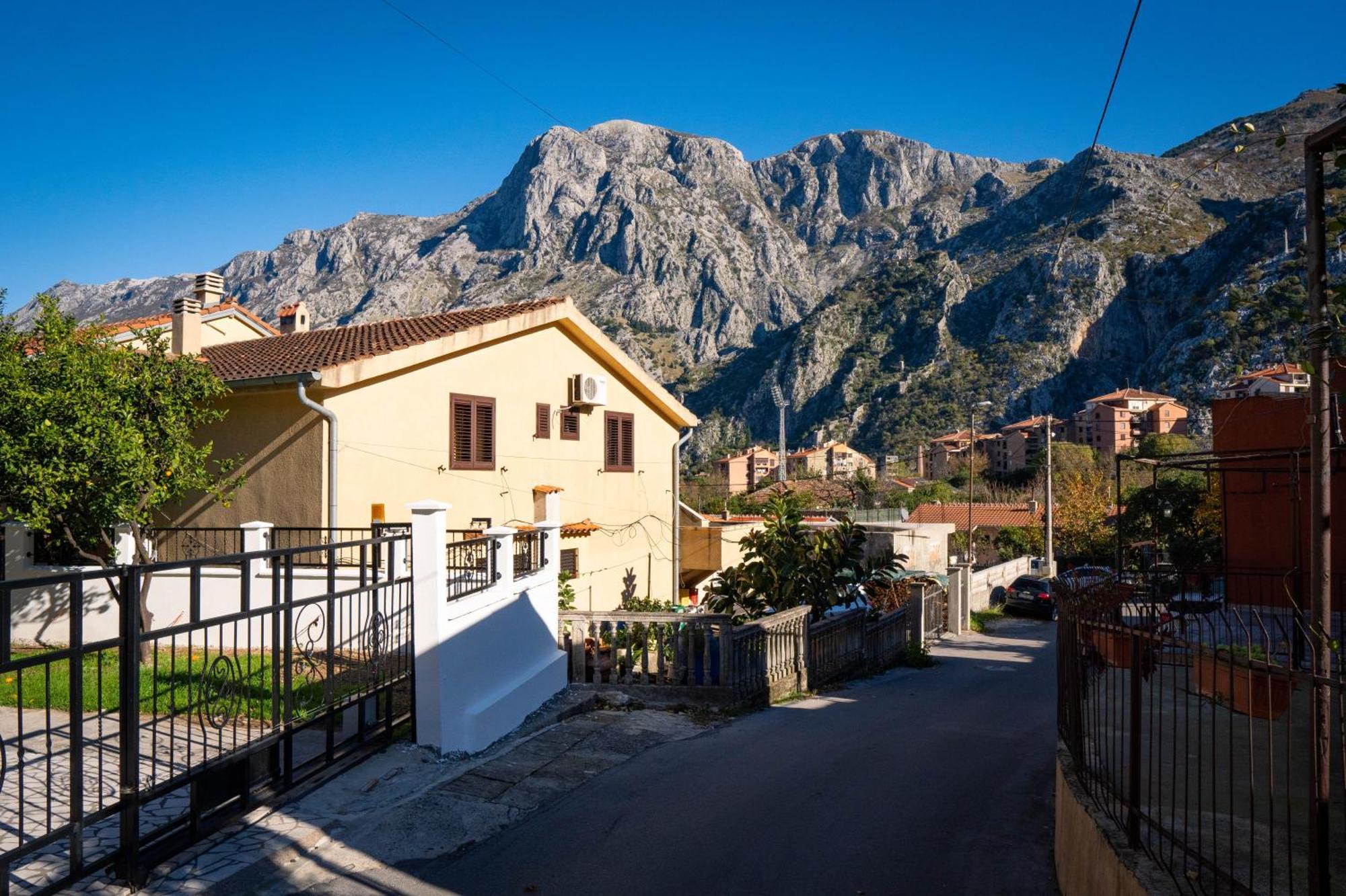 Bugi Apartment Kotor Luaran gambar