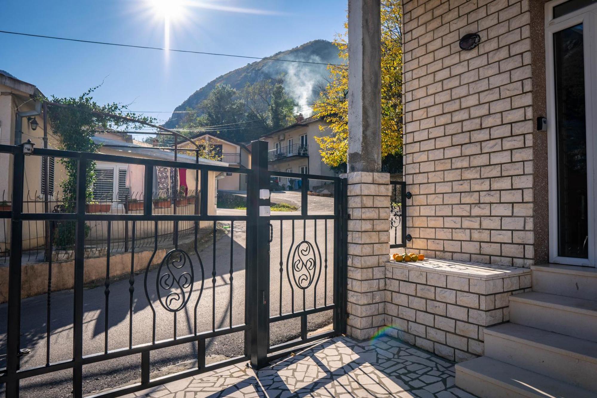 Bugi Apartment Kotor Luaran gambar