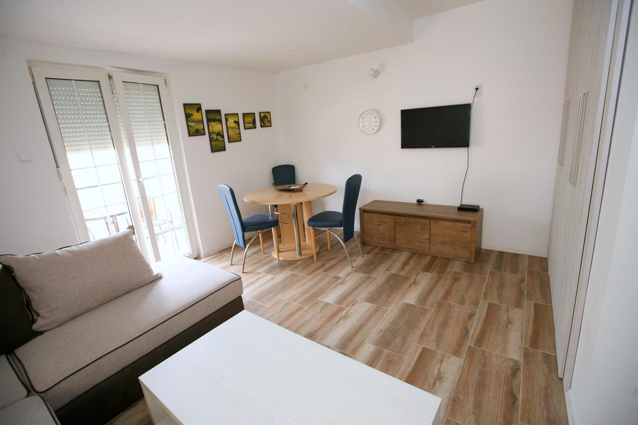 Bugi Apartment Kotor Luaran gambar