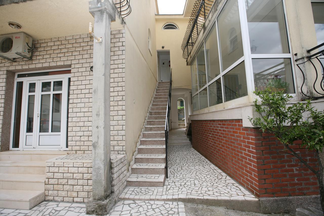 Bugi Apartment Kotor Luaran gambar