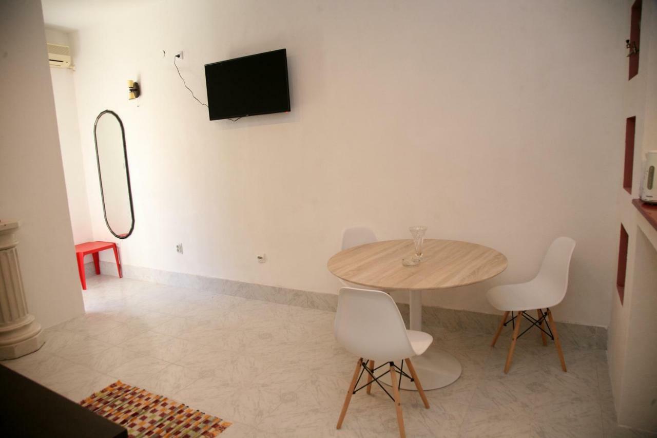 Bugi Apartment Kotor Luaran gambar